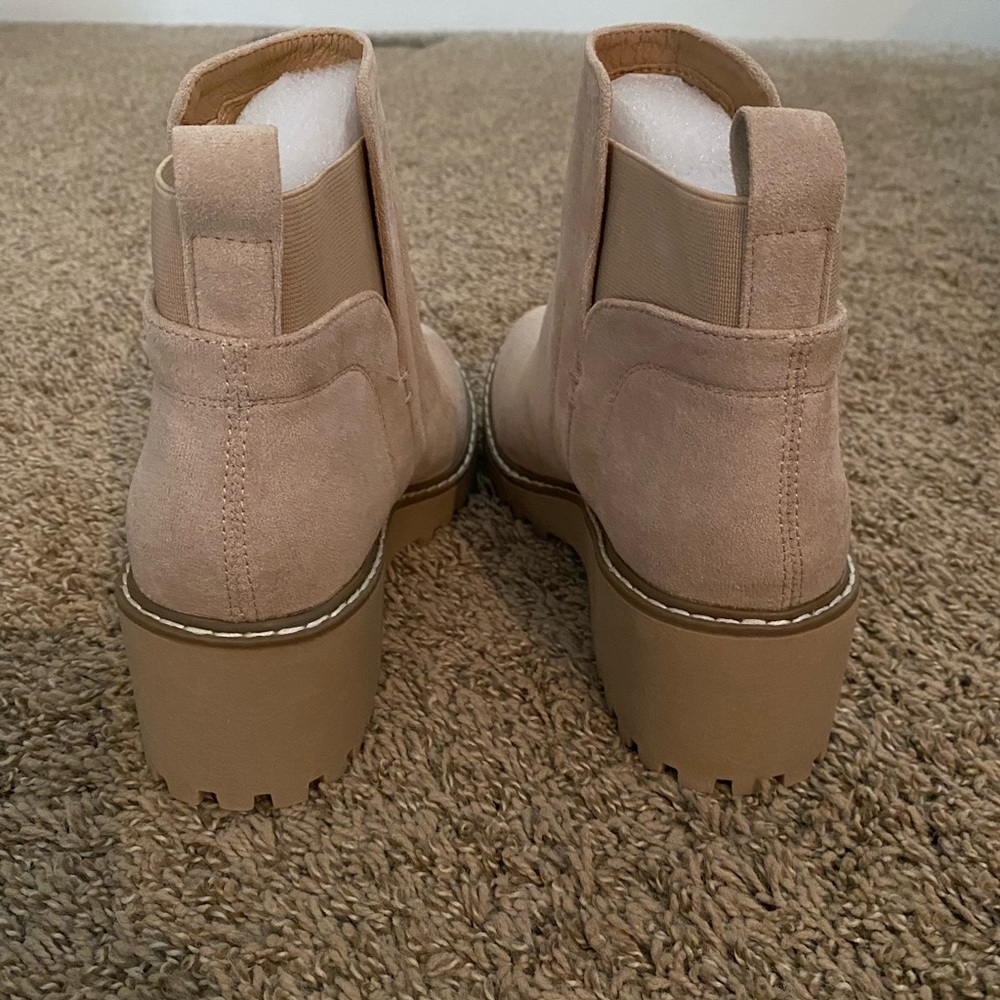 Brand new size 7 tan/cream dolce vita Chelsea boot - Picture 2 of 10